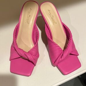 Anne Michelle Fuchsia Heeled Mules